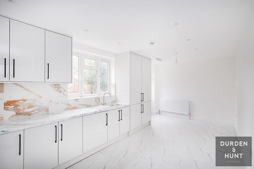 Annalee Gardens, South Ockenden, RM15 4 bed end of terrace house to rent - £2,595 pcm (£599 pw)