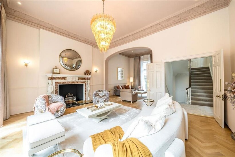 Ennismore Gardens, London SW7 6 bed house to rent - £36,812 pcm (£8,495 pw)