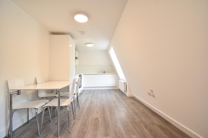 63 Church Street, Enfield, Greater... 2 bed flat to rent - £1,650 pcm (£381 pw)