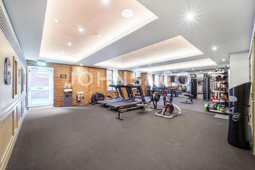 Horlicks Quarter, Slough, Berkshire, SL1 2 bed apartment to rent - £1,725 pcm (£398 pw)