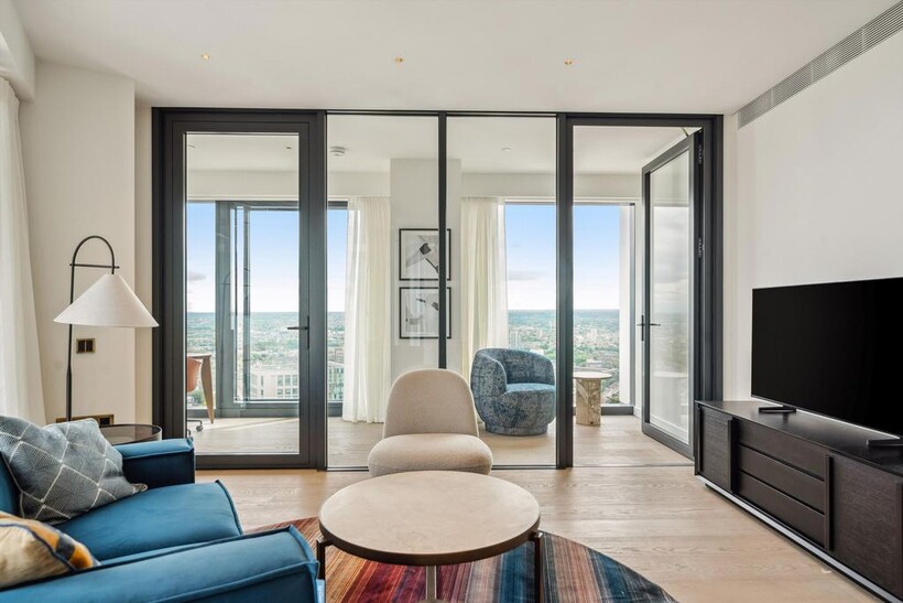 River Park Tower, Nine Elms Lane... 2 bed flat to rent - £6,153 pcm (£1,420 pw)