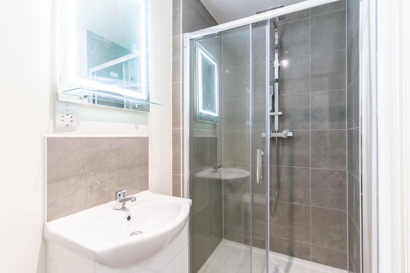 Queens Road 1 bed in a house share to rent - £720 pcm (£166 pw)
