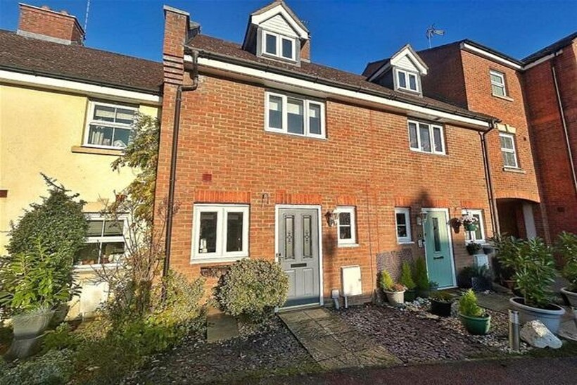 Fullerton Close, Markyate, Markyate... 3 bed house to rent - £1,595 pcm (£368 pw)