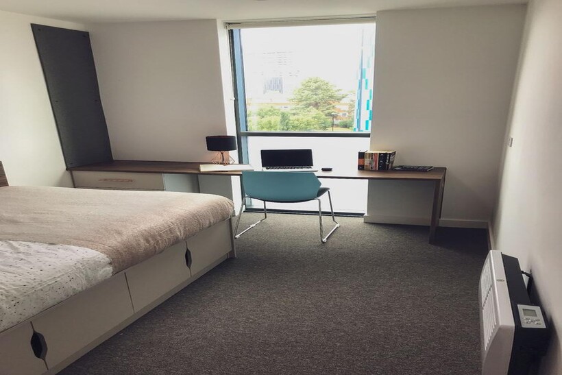 Birmingham B15 1 bed in a house share to rent - £660 pcm (£152 pw)