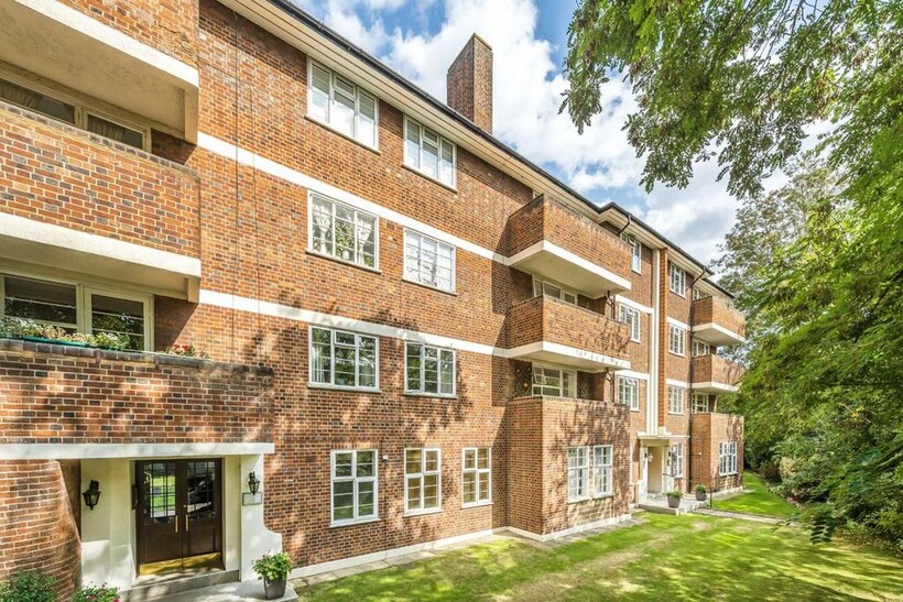 Sheen Court, Richmond TW10 2 bed flat to rent - £2,295 pcm (£530 pw)