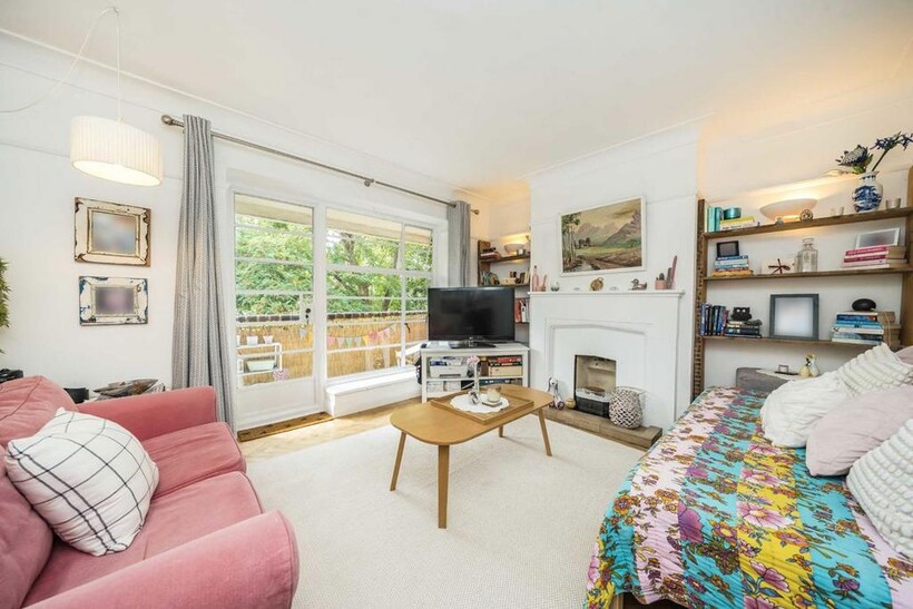 Sheen Court, Richmond TW10 2 bed flat to rent - £2,295 pcm (£530 pw)
