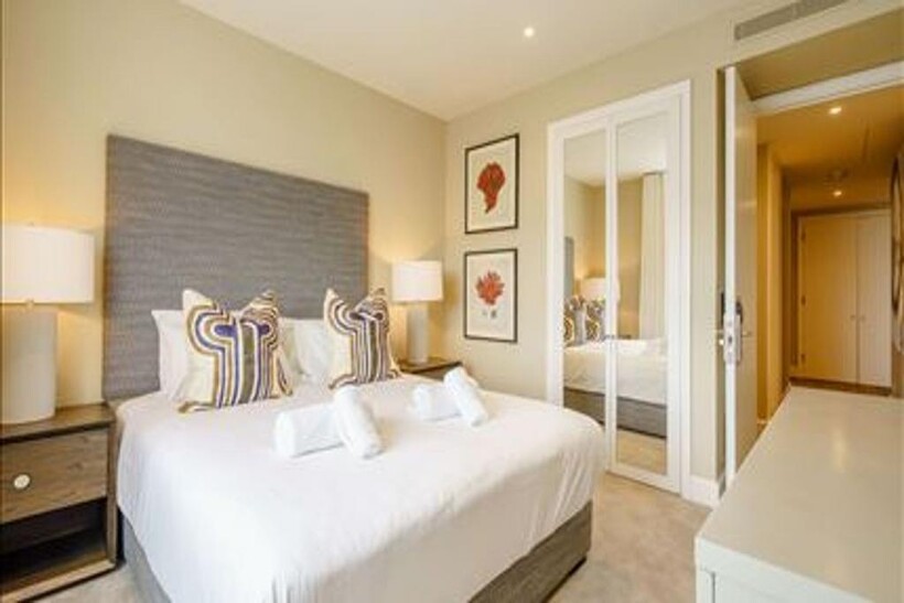 Westferry Circus, London, E14 2 bed flat to rent - £3,939 pcm (£909 pw)