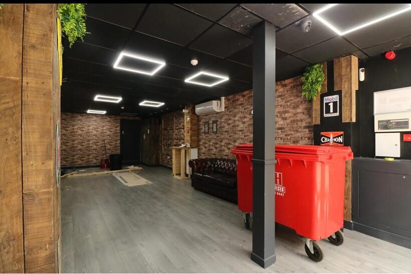 HIGH STREET, BLOXWICH, WALSALL Retail property (high street) to rent - £1,042 pcm (£240 pw)