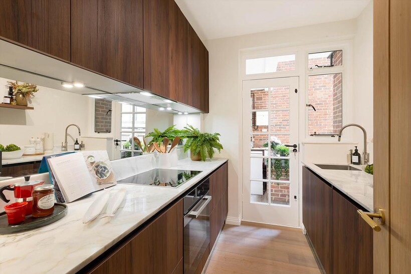 Burton Court, Franklin's Row... 2 bed flat to rent - £5,092 pcm (£1,175 pw)