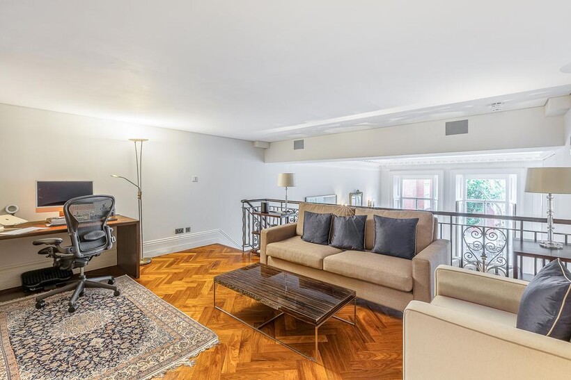 Cadogan Square, London SW1X 3 bed duplex to rent - £21,667 pcm (£5,000 pw)
