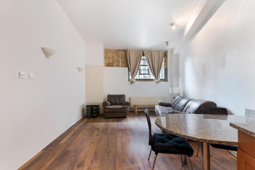 Chandlery House, Gowers Walk, London, E1 2 bed flat to rent - £2,448 pcm (£565 pw)