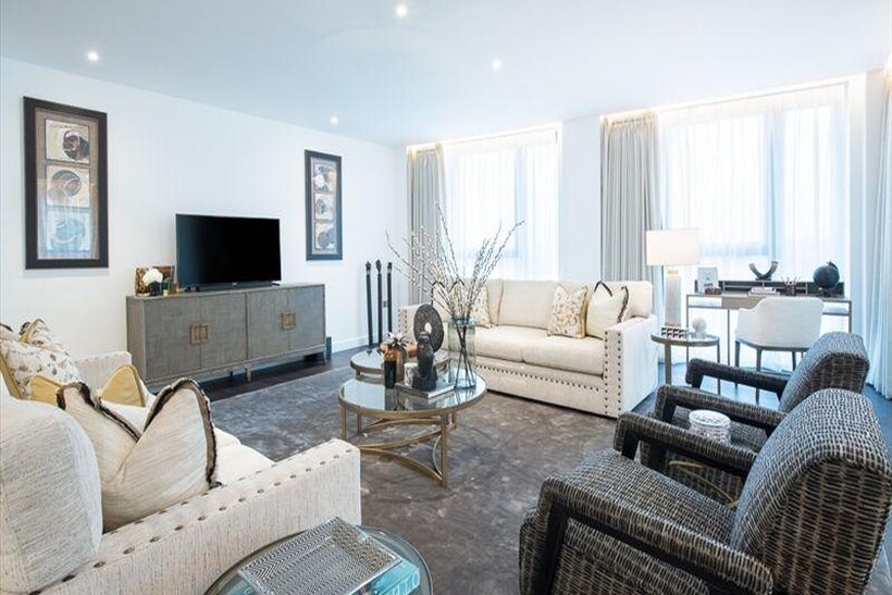 Charles Clowes Walk, London SW11 3 bed apartment to rent - £11,418 pcm (£2,635 pw)