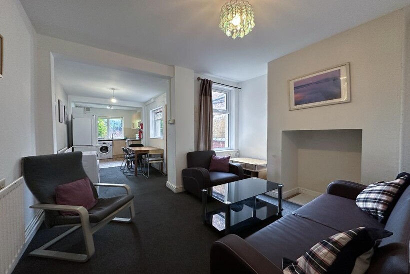 (26/27) Glentworth Road, Nottingham NG7 4 bed terraced house to rent - £2,166 pcm (£500 pw)