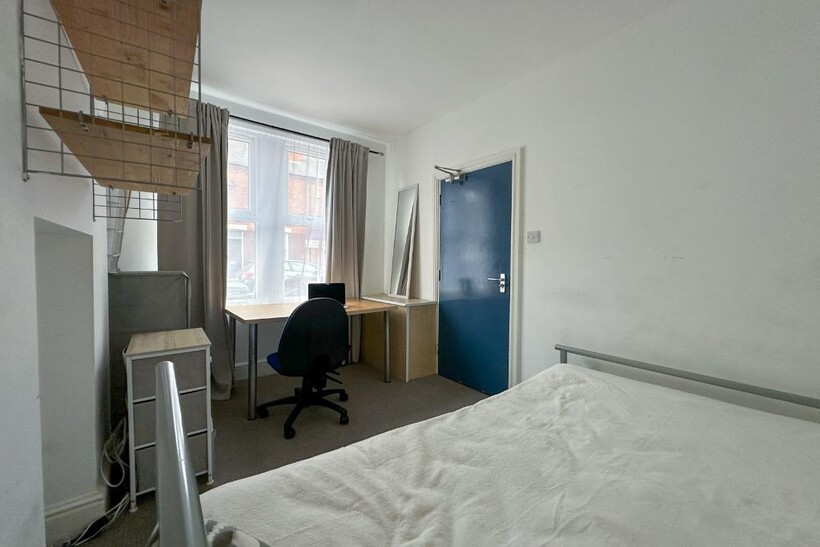 (26/27) Glentworth Road, Nottingham NG7 4 bed terraced house to rent - £2,166 pcm (£500 pw)