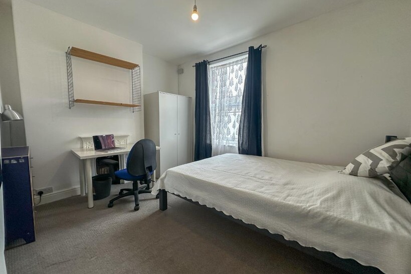 (26/27) Glentworth Road, Nottingham NG7 4 bed terraced house to rent - £2,166 pcm (£500 pw)