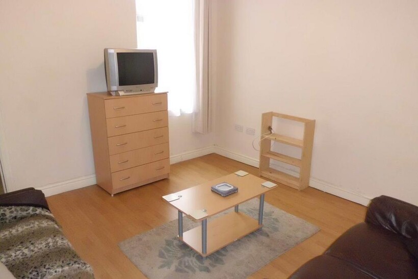 67 Alton Road, B29 7DX 4 bed house to rent - £1,560 pcm (£360 pw)