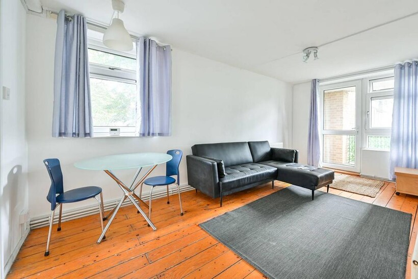 Canterbury Crescent, Brixton, London... 1 bed flat to rent - £1,825 pcm (£421 pw)