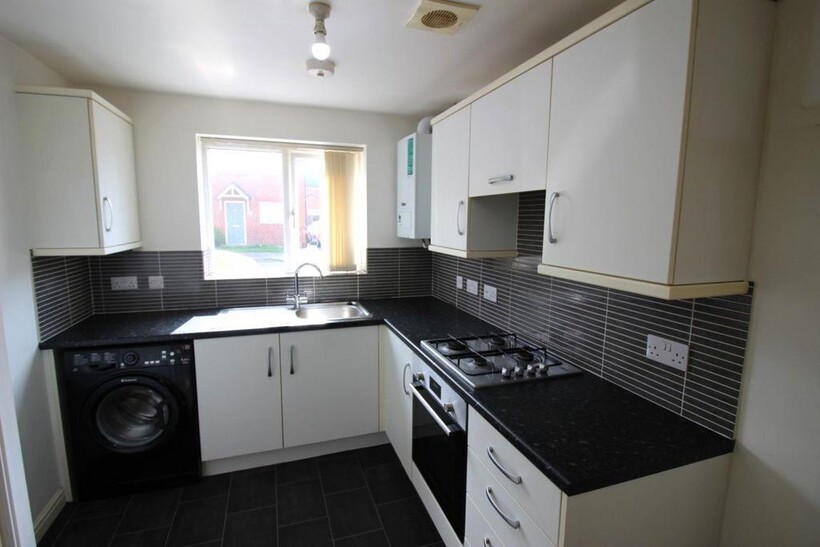 Mulberry Avenue 3 bed semi-detached house to rent - £818 pcm (£189 pw)