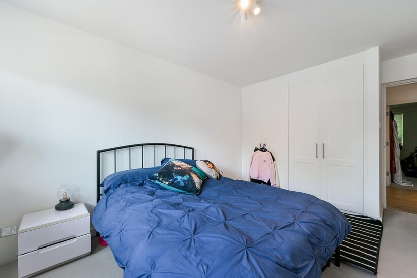 Kew Bridge Court, Brentford London W4 2 bed apartment to rent - £2,325 pcm (£537 pw)