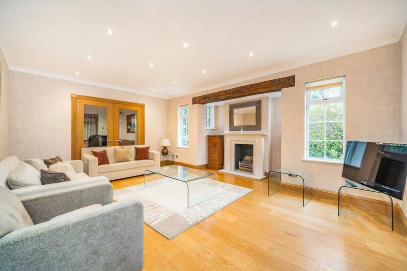 South View Road, Pinner HA5 6 bed detached house to rent - £6,200 pcm (£1,431 pw)