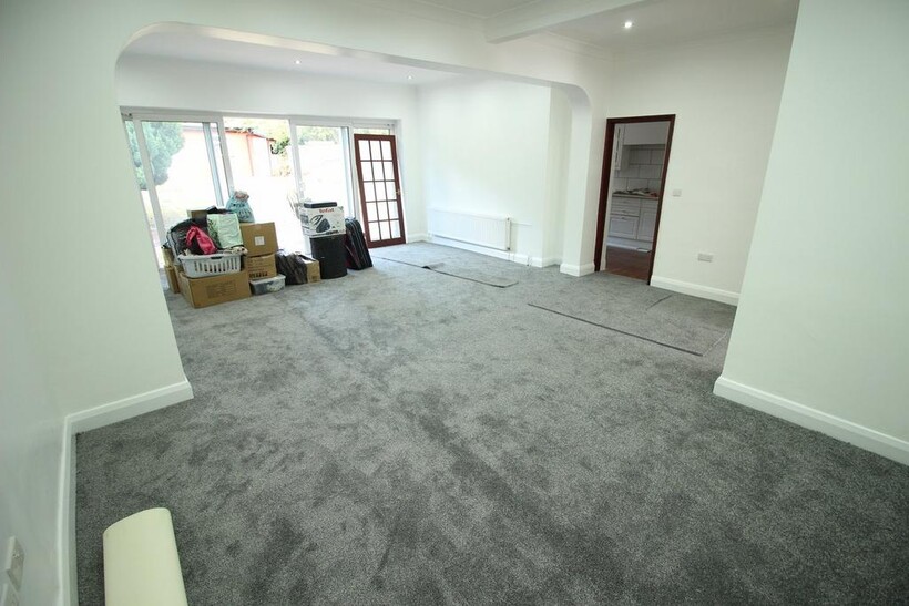 The Vale, Hounslow, TW5 5 bed semi-detached house to rent - £3,400 pcm (£785 pw)