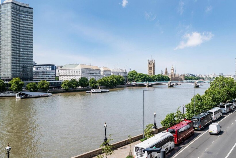 The Dumont, Albert Embankment... 2 bed apartment to rent - £4,658 pcm (£1,075 pw)