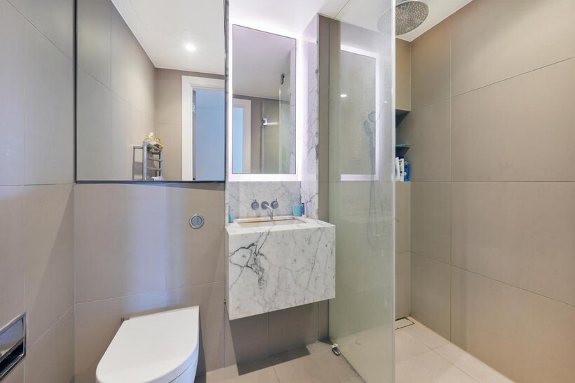 The Dumont, Albert Embankment... 2 bed apartment to rent - £4,658 pcm (£1,075 pw)