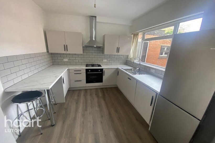 Nickmar Court, Luton 2 bed maisonette to rent - £1,425 pcm (£329 pw)