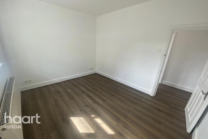 Nickmar Court, Luton 2 bed maisonette to rent - £1,425 pcm (£329 pw)