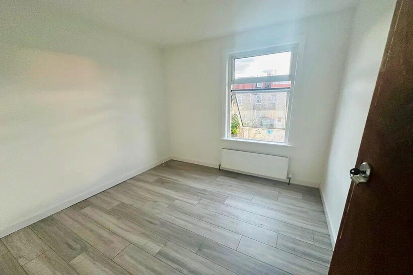 York Street, Mitcham 5 bed house to rent - £4,950 pcm (£1,142 pw)