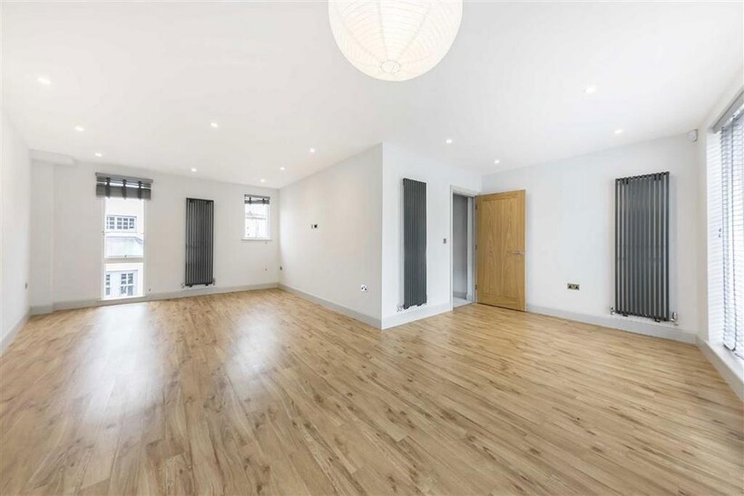 Old Bakery Mews, Kingston Upon Thames... 3 bed house to rent - £3,195 pcm (£737 pw)