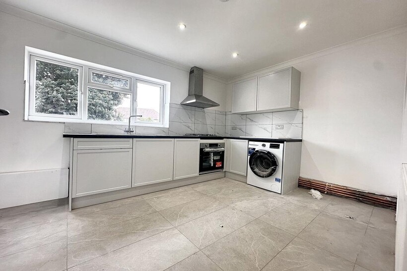 Wescott Way, Uxbridge, UB8 3 bed semi-detached house to rent - £2,295 pcm (£530 pw)
