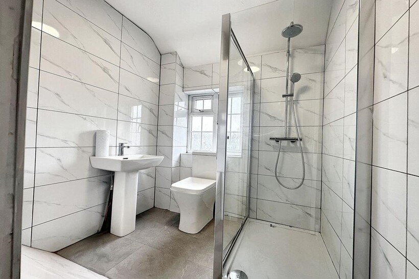 Wescott Way, Uxbridge, UB8 3 bed semi-detached house to rent - £2,295 pcm (£530 pw)