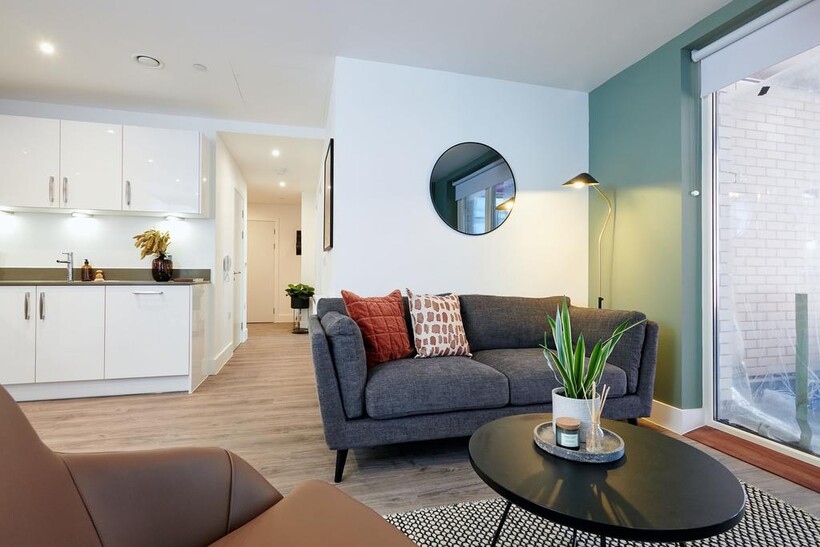 Fortunes Dock, Canning Town London E16 2 bed apartment to rent - £2,475 pcm (£571 pw)