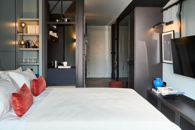 Haydon Way, London SW11 1 bed apartment to rent - £1,750 pcm (£404 pw)