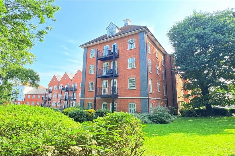 Albany Gardens, Colchester CO2 4 bed penthouse to rent - £2,900 pcm (£669 pw)