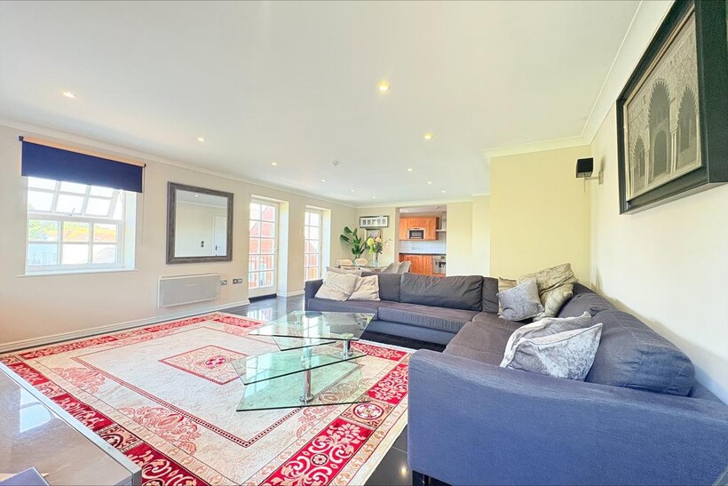 Albany Gardens, Colchester CO2 4 bed penthouse to rent - £2,900 pcm (£669 pw)