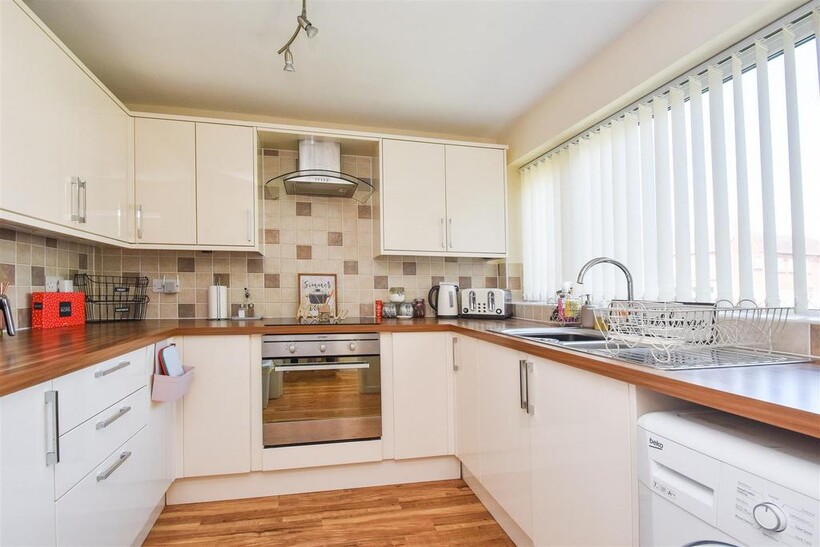 3 Ashfields - Kitchen.jpg