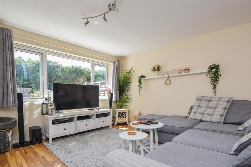 3 Ashfields - Living Area.jpg