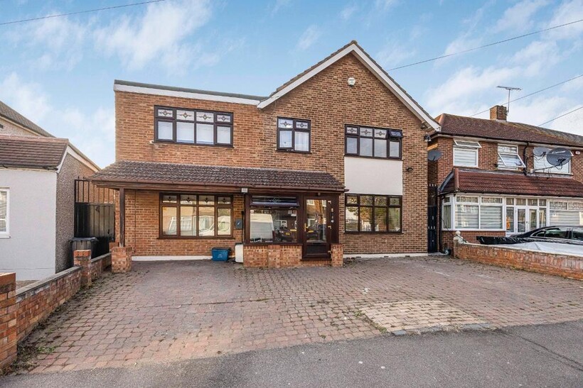Donald Drive, Romford, RM6 6 bed semi-detached house to rent - £4,750 pcm (£1,096 pw)