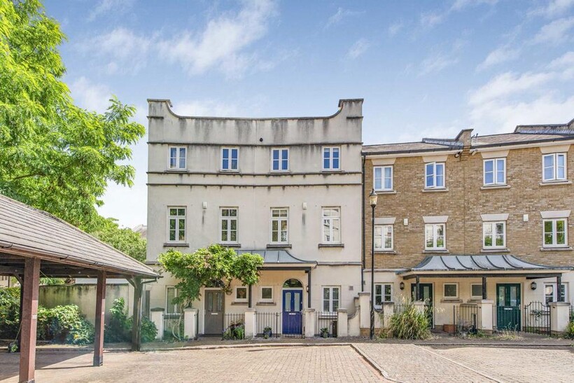 Dudley Mews, London SW2 4 bed house to rent - £4,350 pcm (£1,004 pw)
