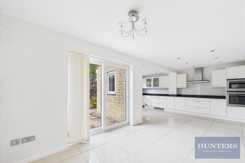 Kitchen / dining room