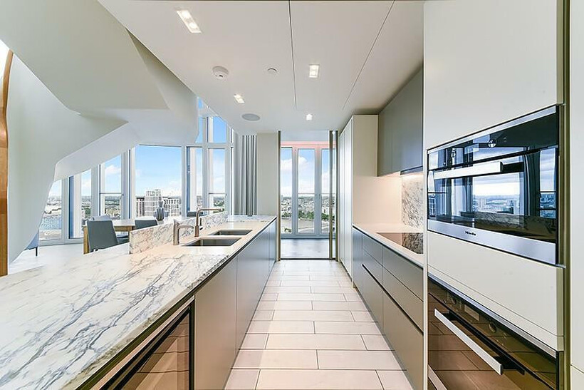 Southbank Tower 55 Upper Ground... 3 bed penthouse to rent - £15,000 pcm (£3,462 pw)