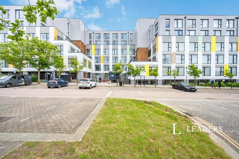 Buckingham Court, Silbury Boulevard... 1 bed apartment to rent - £1,230 pcm (£284 pw)