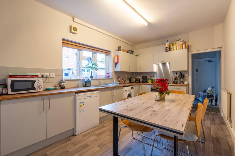 Friendly houseshare - Richmond Rd... 1 bed terraced house to rent - £350 pcm (£81 pw)