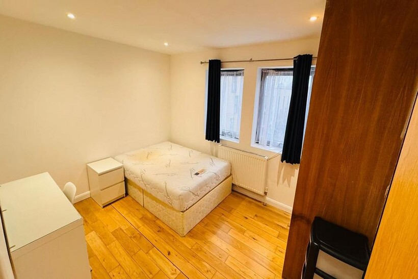 Broadway, London W13 3 bed apartment to rent - £2,550 pcm (£588 pw)