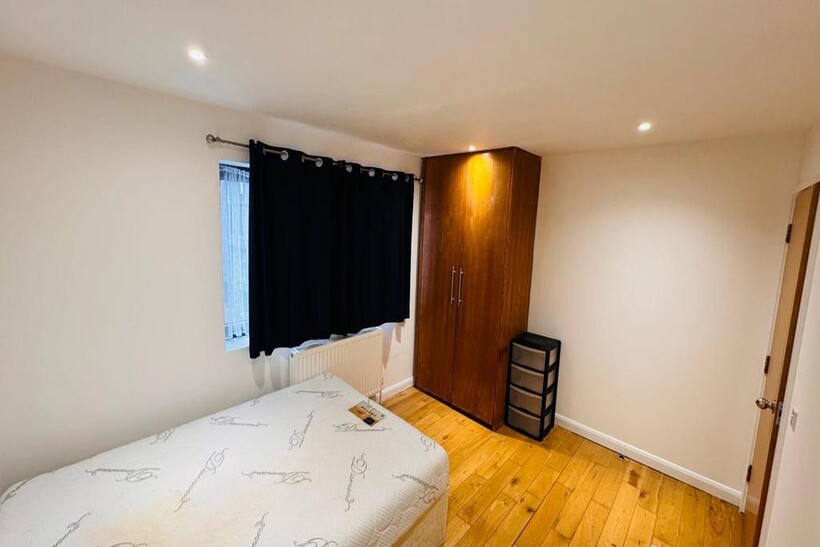 Broadway, London W13 3 bed apartment to rent - £2,550 pcm (£588 pw)