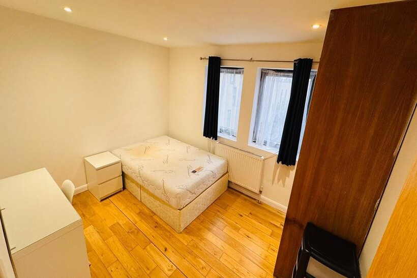 Broadway, London W13 3 bed apartment to rent - £2,550 pcm (£588 pw)