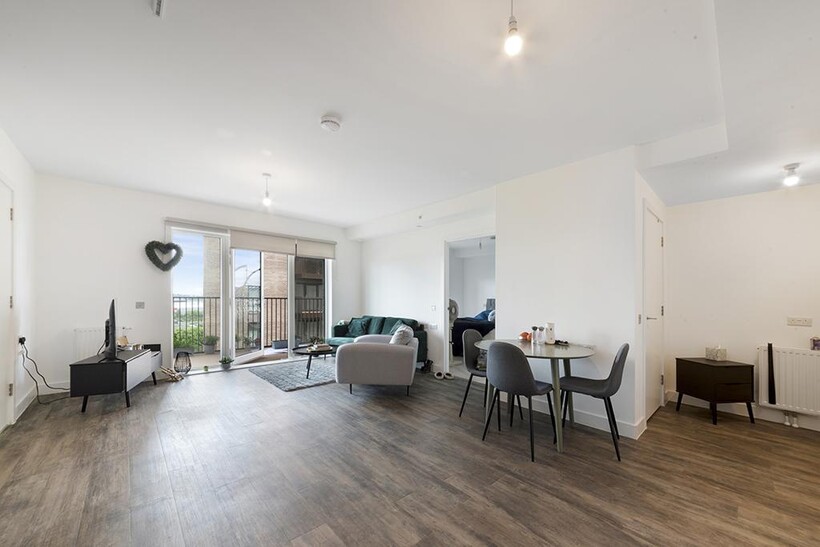 Millet Place, Pontoon Dock London E16 2 bed apartment to rent - £2,485 pcm (£573 pw)