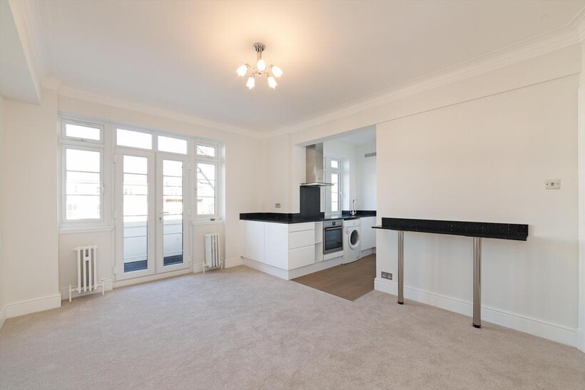 Chatsworth Court, Pembroke Road... 1 bed flat to rent - £2,448 pcm (£565 pw)